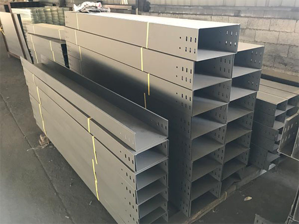 濟(jì)南鋼制電纜橋架批發(fā)市場—泓圣橋架你感覺怎么樣